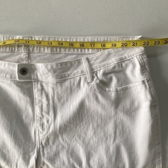 Levi's Demi Curve High Waist White Cropped Jeans Stretch Flap Pockets Coastal - Picture 8 of 15